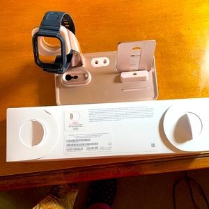 I watch series 5, 44mm, came with punk band.Added car charger+room stand+band